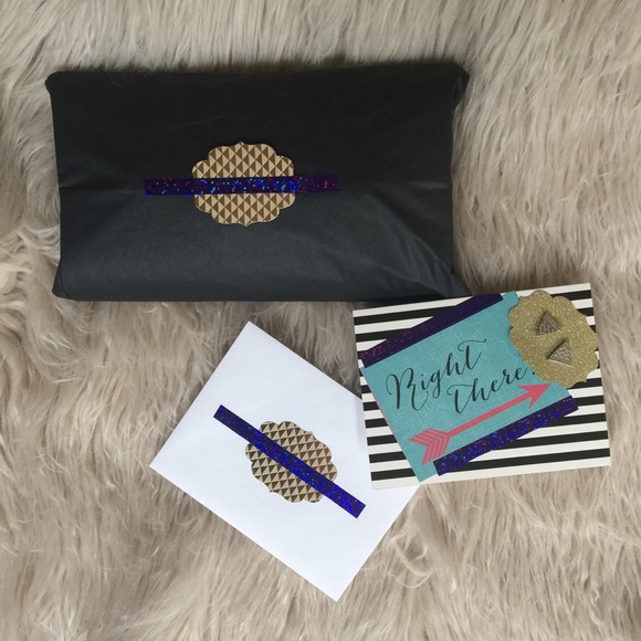 Accessories - Picture 7 of 8